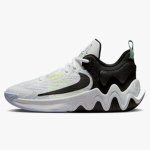 Youth (Big Kid) size 7 Nike Giannis Immortality Basketball Shoes White/Black